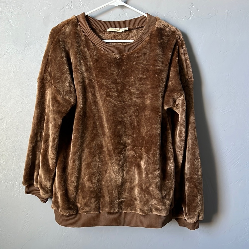 ANDREE BY UNIT Fluffy Cozy Sweatshirt